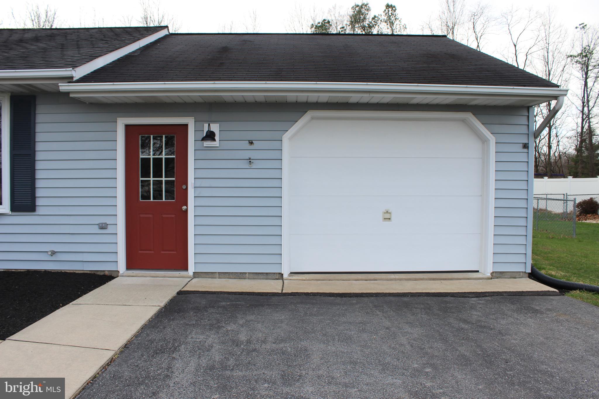 1750 Campus Road Elizabethtown, PA 17022 - Photo 3 of 41 a front view of a house