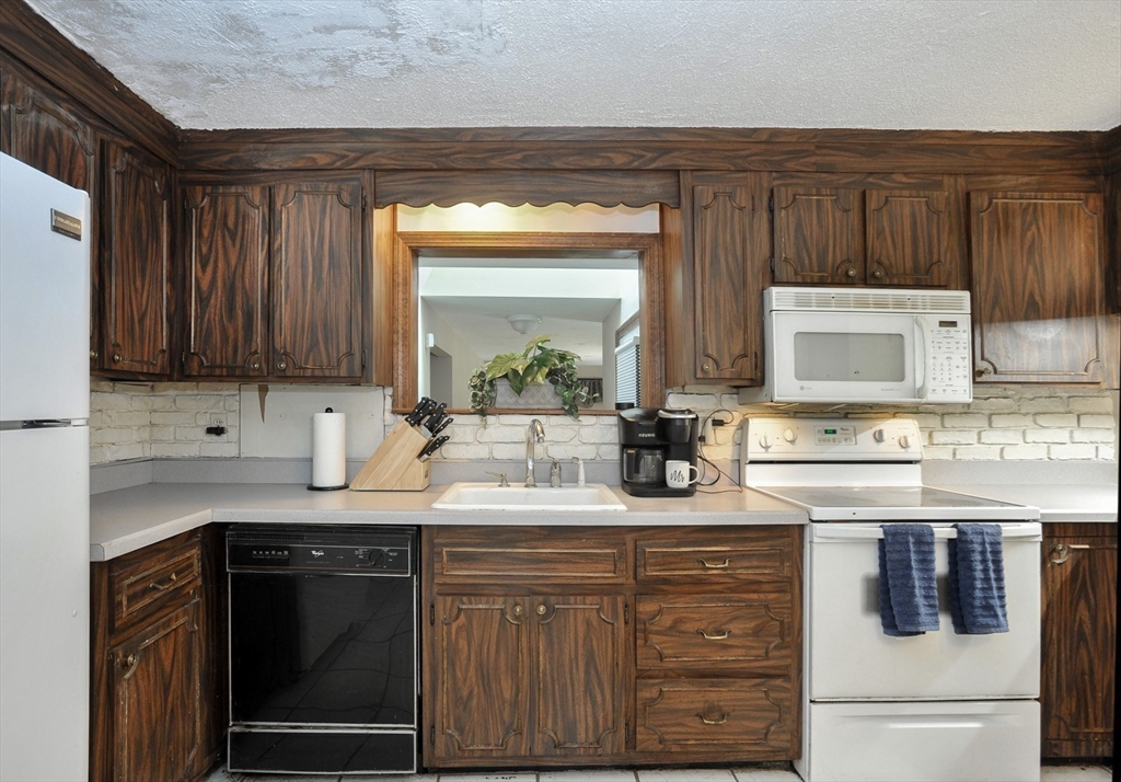 57 Nash Road Weymouth, MA 02190 - Photo 10 of 31