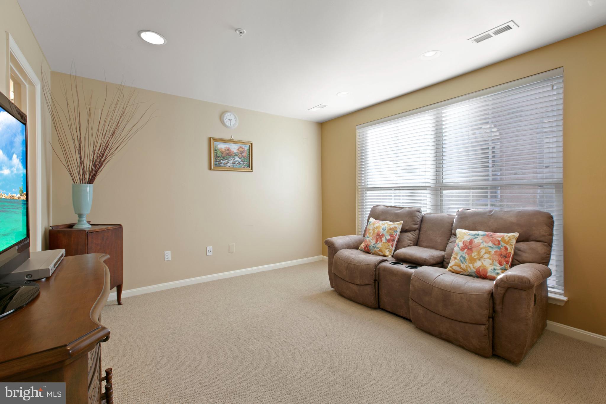 2052 Clipper Park Road Baltimore, MD 21211 - Photo 4 of 39