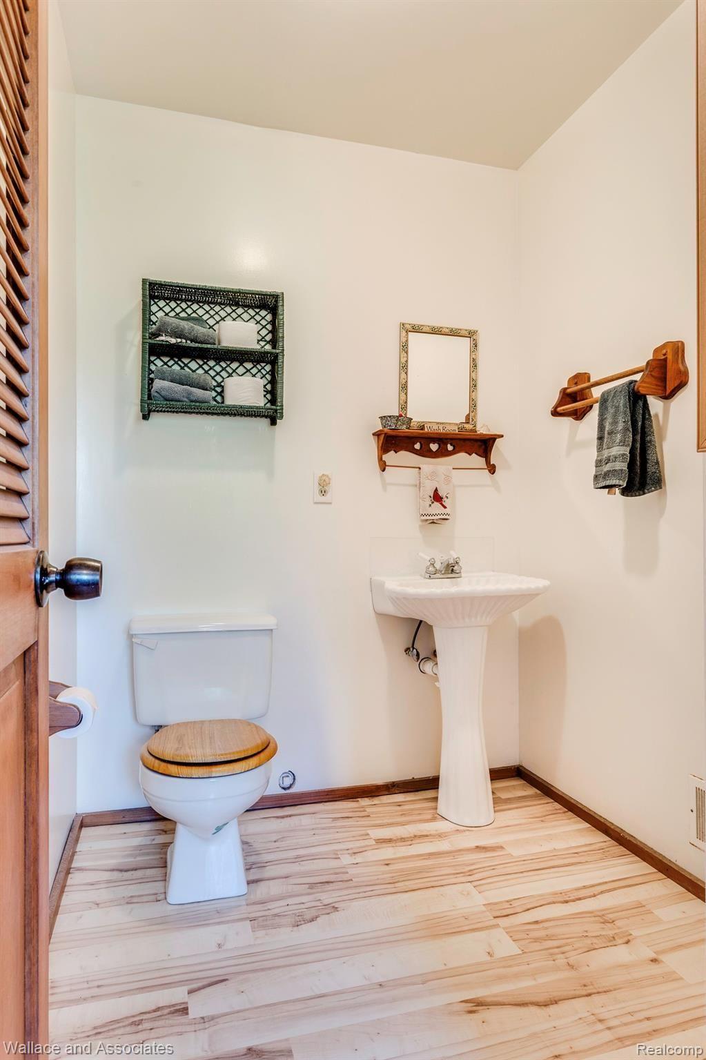4439 Fisher Road Fort Gratiot, MI 48059 - Photo 27 of 34 Half bath
