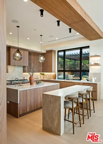 $12,750,000 | 565 Toyopa Drive, Pacific Palisades, CA 90272