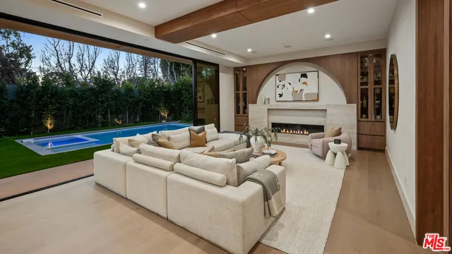 $12,750,000 | 565 Toyopa Drive, Pacific Palisades, CA 90272