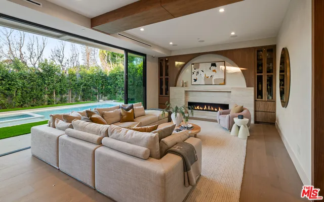 $12,750,000 | 565 Toyopa Drive, Pacific Palisades, CA 90272