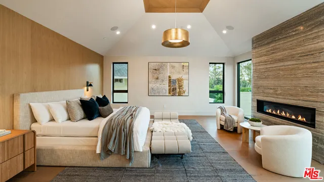 $12,750,000 | 565 Toyopa Drive, Pacific Palisades, CA 90272