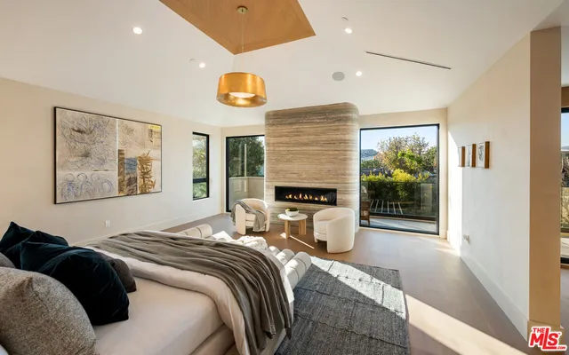 $12,750,000 | 565 Toyopa Drive, Pacific Palisades, CA 90272