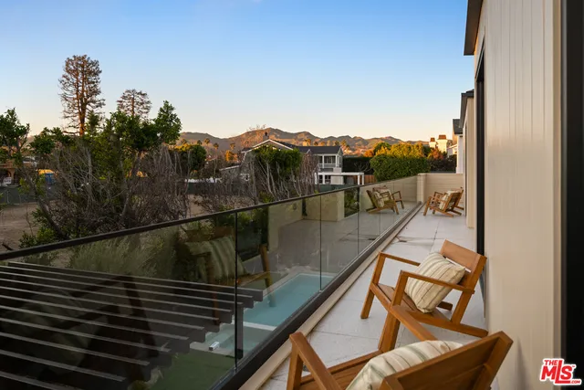 $12,750,000 | 565 Toyopa Drive, Pacific Palisades, CA 90272