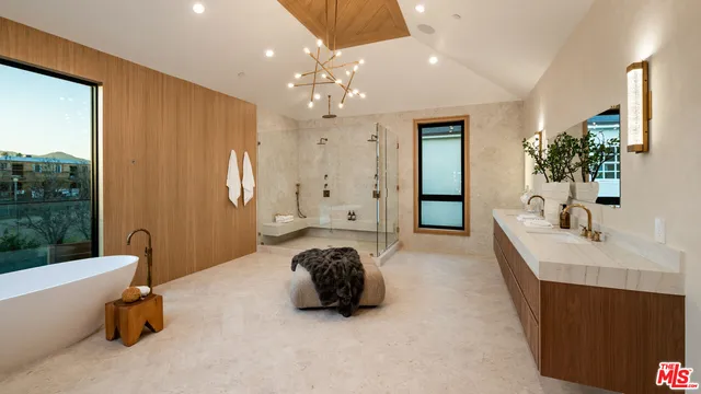 $12,750,000 | 565 Toyopa Drive, Pacific Palisades, CA 90272