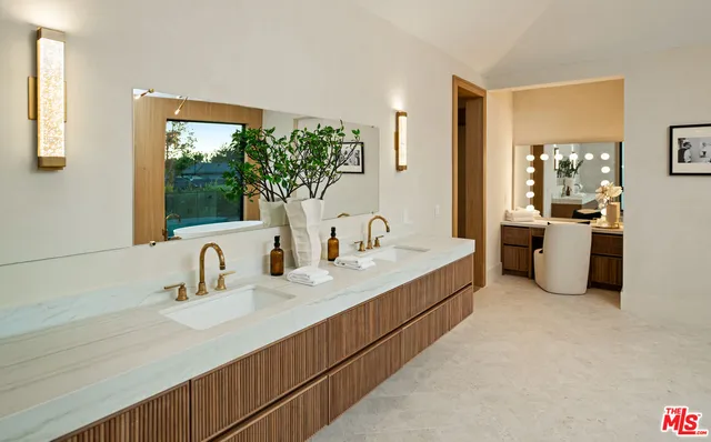 $12,750,000 | 565 Toyopa Drive, Pacific Palisades, CA 90272