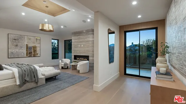 $12,750,000 | 565 Toyopa Drive, Pacific Palisades, CA 90272