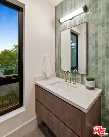 $12,750,000 | 565 Toyopa Drive, Pacific Palisades, CA 90272