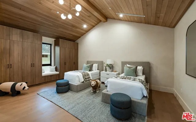 $12,750,000 | 565 Toyopa Drive, Pacific Palisades, CA 90272