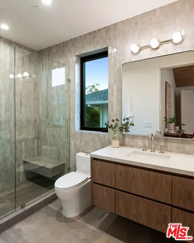 $12,750,000 | 565 Toyopa Drive, Pacific Palisades, CA 90272