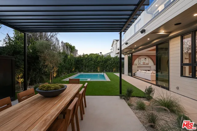 $12,750,000 | 565 Toyopa Drive, Pacific Palisades, CA 90272