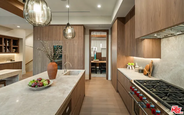 $12,750,000 | 565 Toyopa Drive, Pacific Palisades, CA 90272