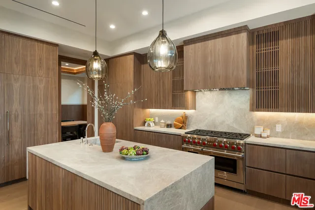 $12,750,000 | 565 Toyopa Drive, Pacific Palisades, CA 90272