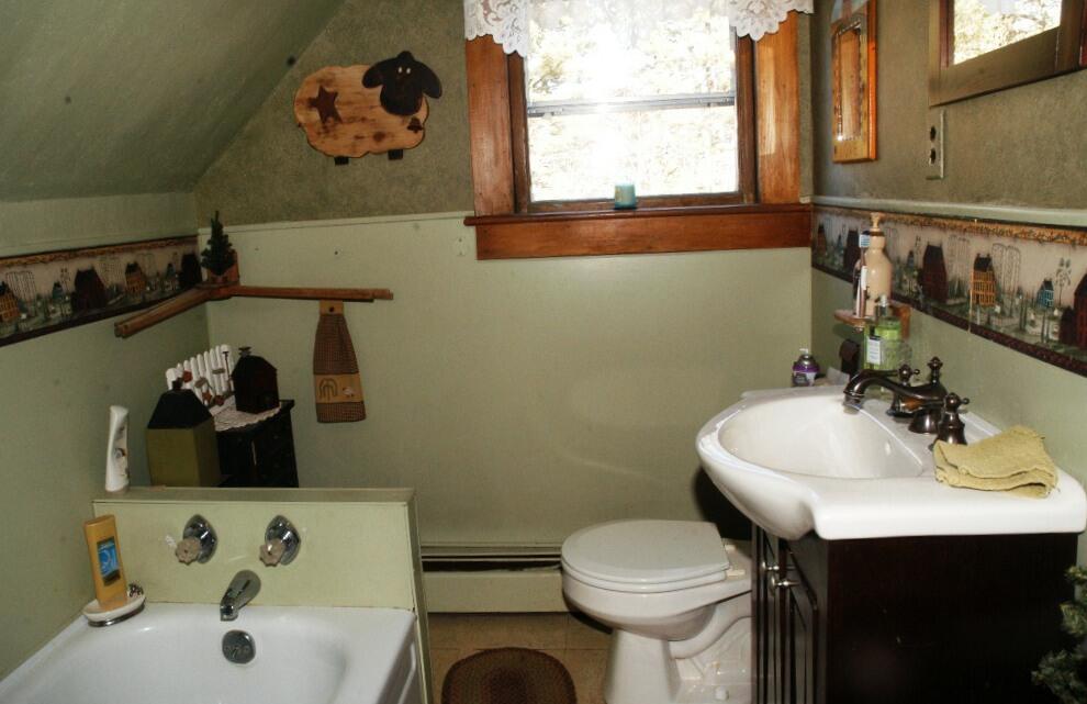 36 Farmington Road Strong, ME 04983 - Photo 31 of 50 2nd Floor Full Bath
