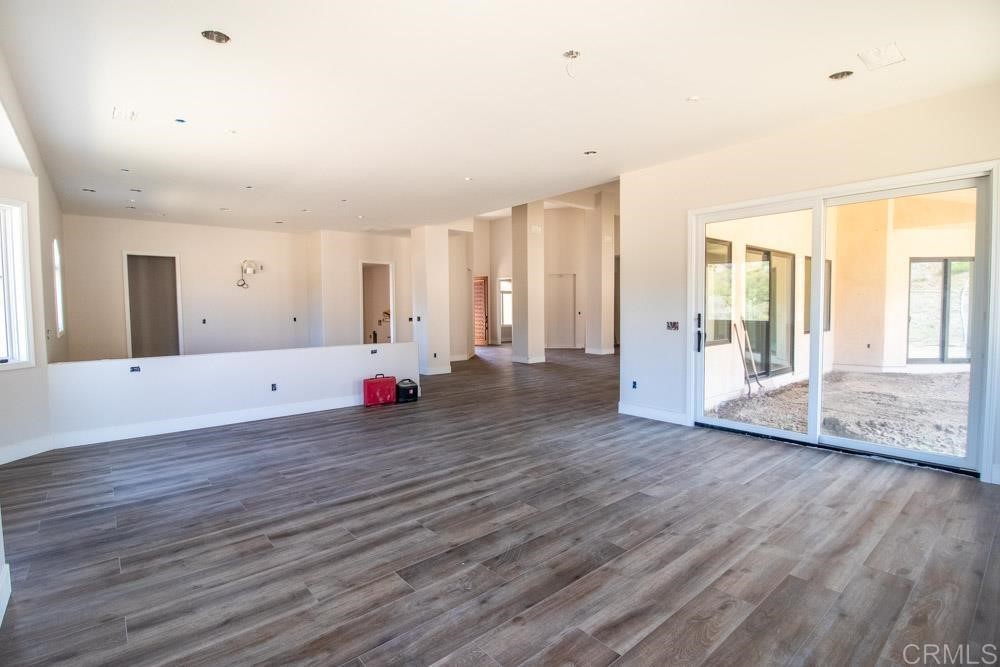 3750 Robinhood Road Vista, CA 92084 - Photo 9 of 61 Gallery Image 9