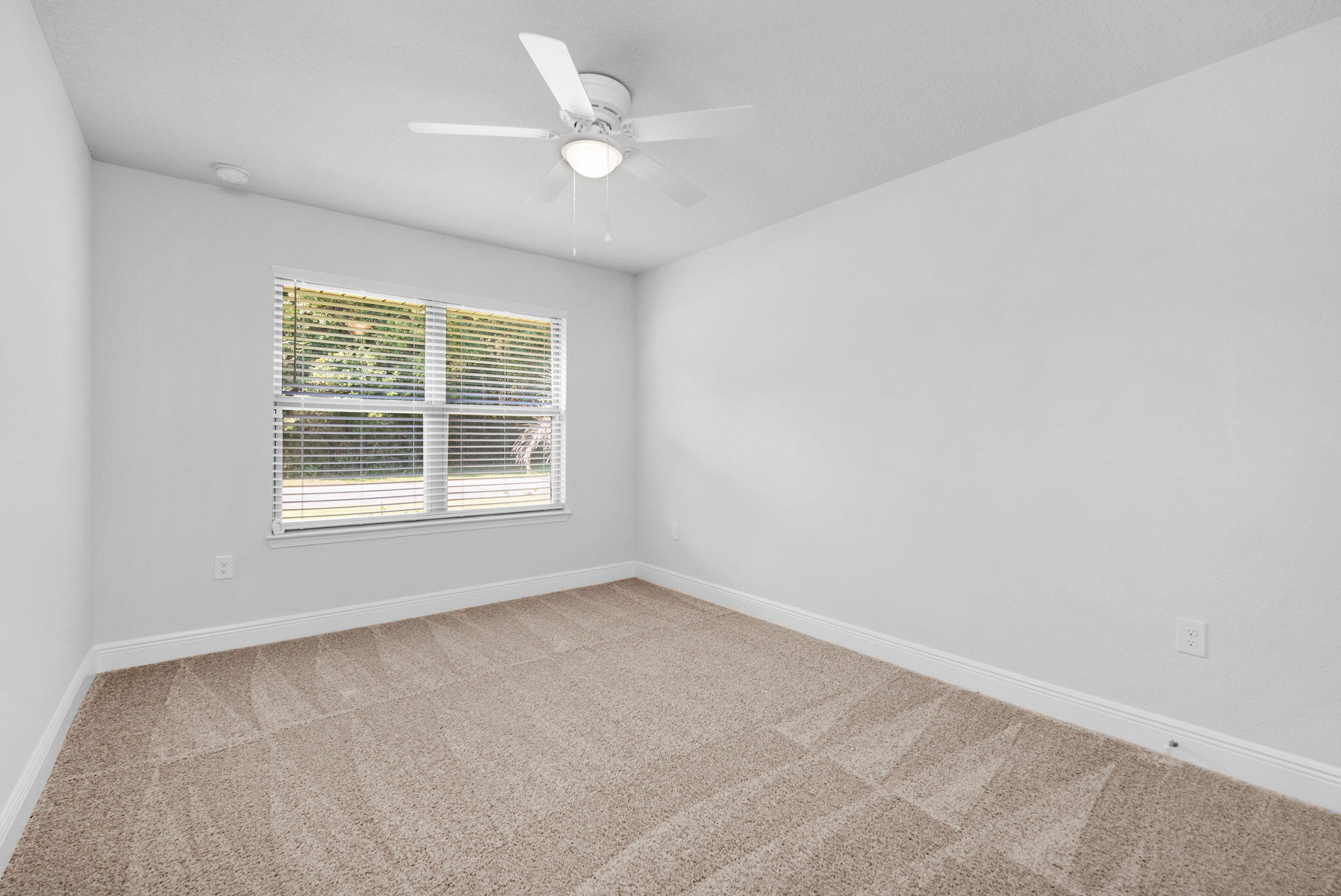 5392 South A Jones Road Milton, FL 32583 - Photo 47 of 55 an empty room with a window