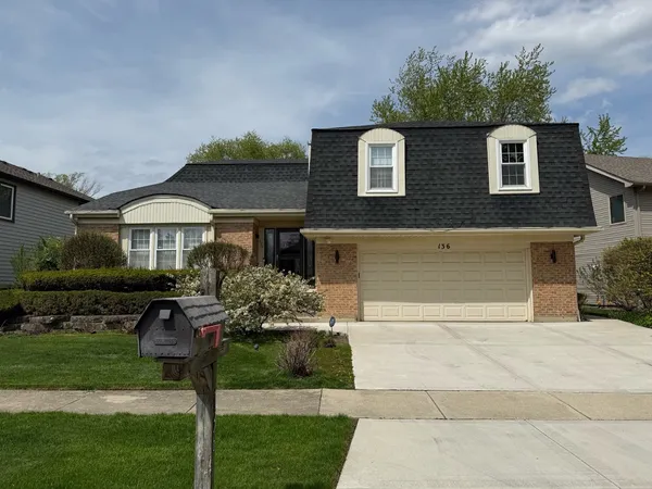 $550,000 | 136 East Fox Hill Drive, Buffalo Grove, IL 60089