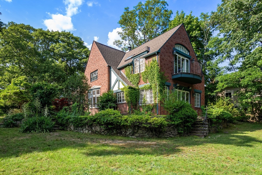 60 Wachusett Road Newton, MA 02467 - Photo 4 of 42