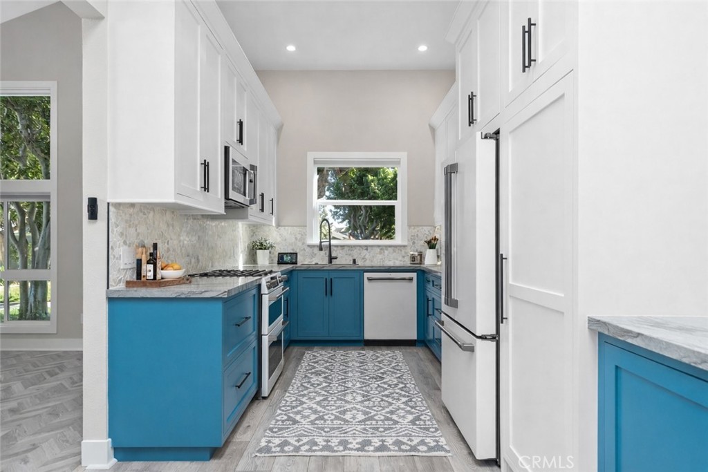 4482 Shorebird Street Huntington Beach, CA 92649 - Photo 22 of 55 VIRTUALLY STAGED