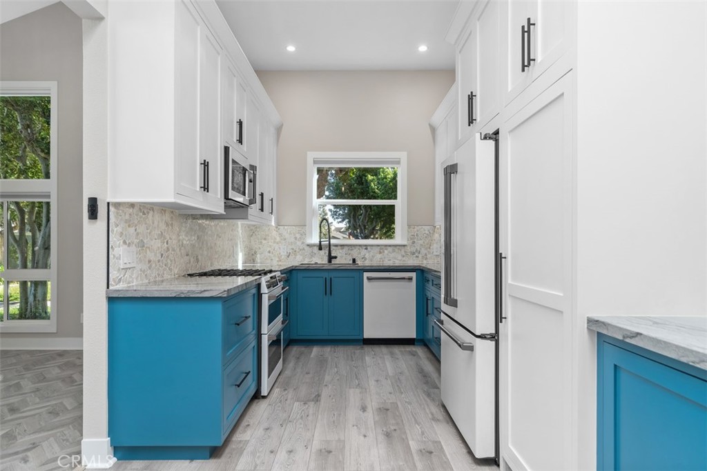 4482 Shorebird Street Huntington Beach, CA 92649 - Photo 23 of 55 Custom Updated Kitchen