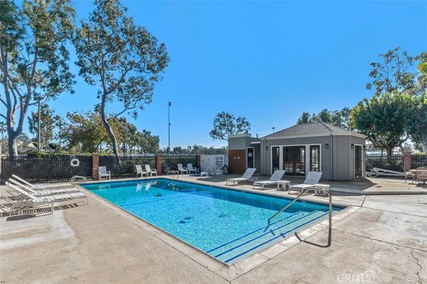 $1,099,000 | 4482 Shorebird Street, Huntington Beach, CA 92649