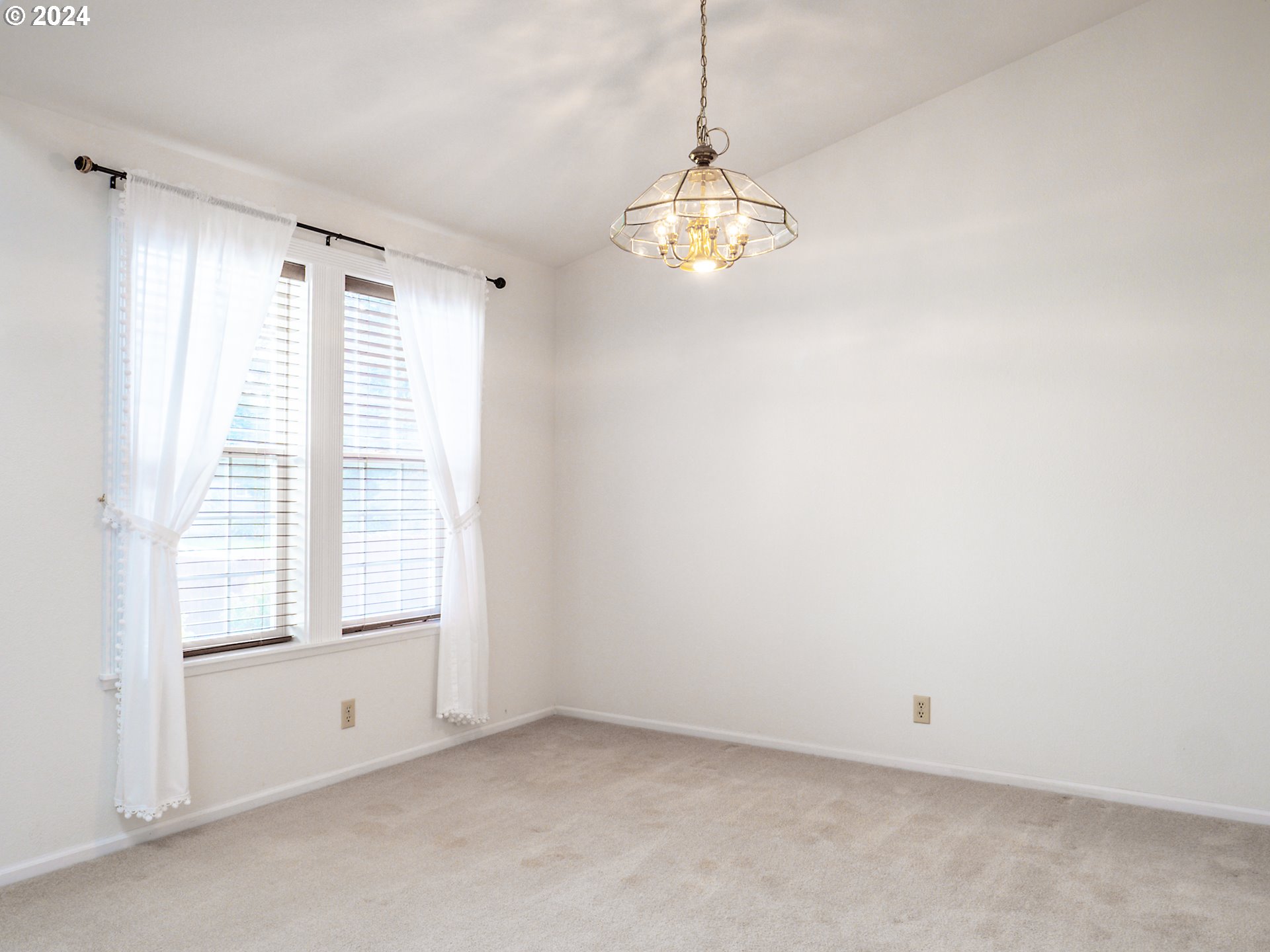 3949 Spruce Street Florence, OR 97439 - Photo 8 of 38 Gallery Image 8