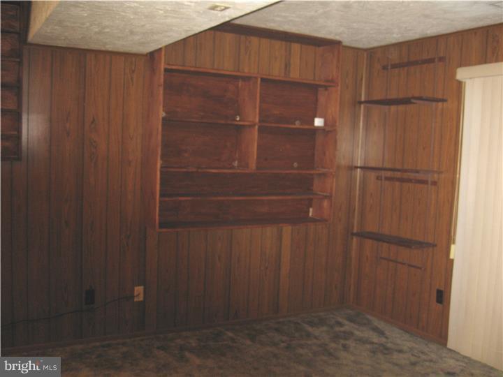 54 Heather Road Newark, DE 19702 - Photo 9 of 12 Family Room
