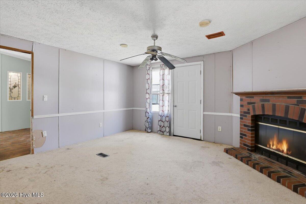 452 Pitt County Line Road Grifton, NC 28530 - Photo 12 of 41 Home 1 Family Room