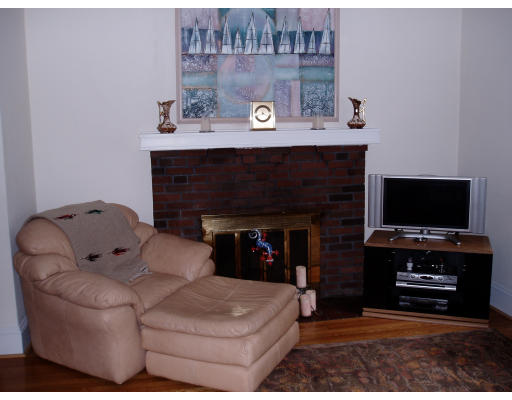 77 California Avenue Springfield, MA 01118 - Photo 4 of 12 Gallery Image 4