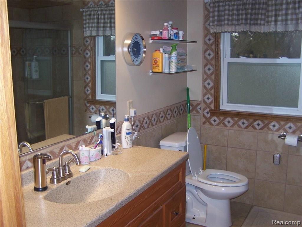 23220 Hagen Road Macomb, MI 48042 - Photo 25 of 58 COMPLETE UPDATED BATHROOM