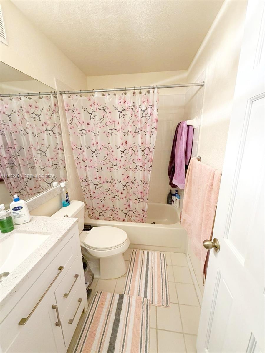 10877 Northwest 8th Street Pembroke Pines, FL 33026 - Photo 20 of 41