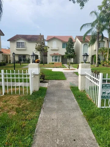 $449,950 | 10877 Northwest 8th Street, Pembroke Pines, FL 33026