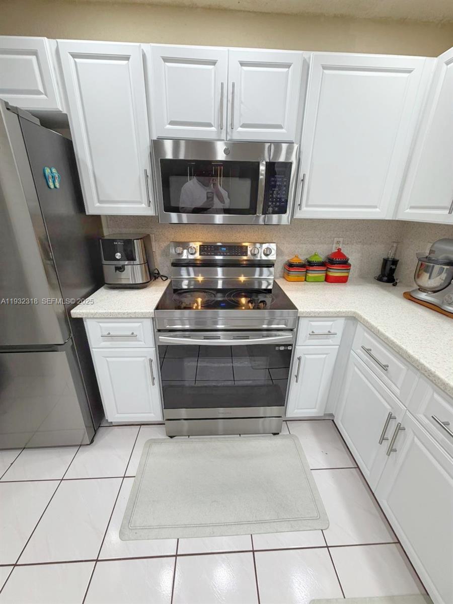 10877 Northwest 8th Street Pembroke Pines, FL 33026 - Photo 36 of 41