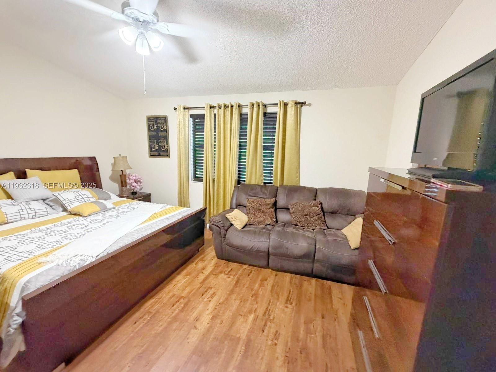 10877 Northwest 8th Street Pembroke Pines, FL 33026 - Photo 5 of 41