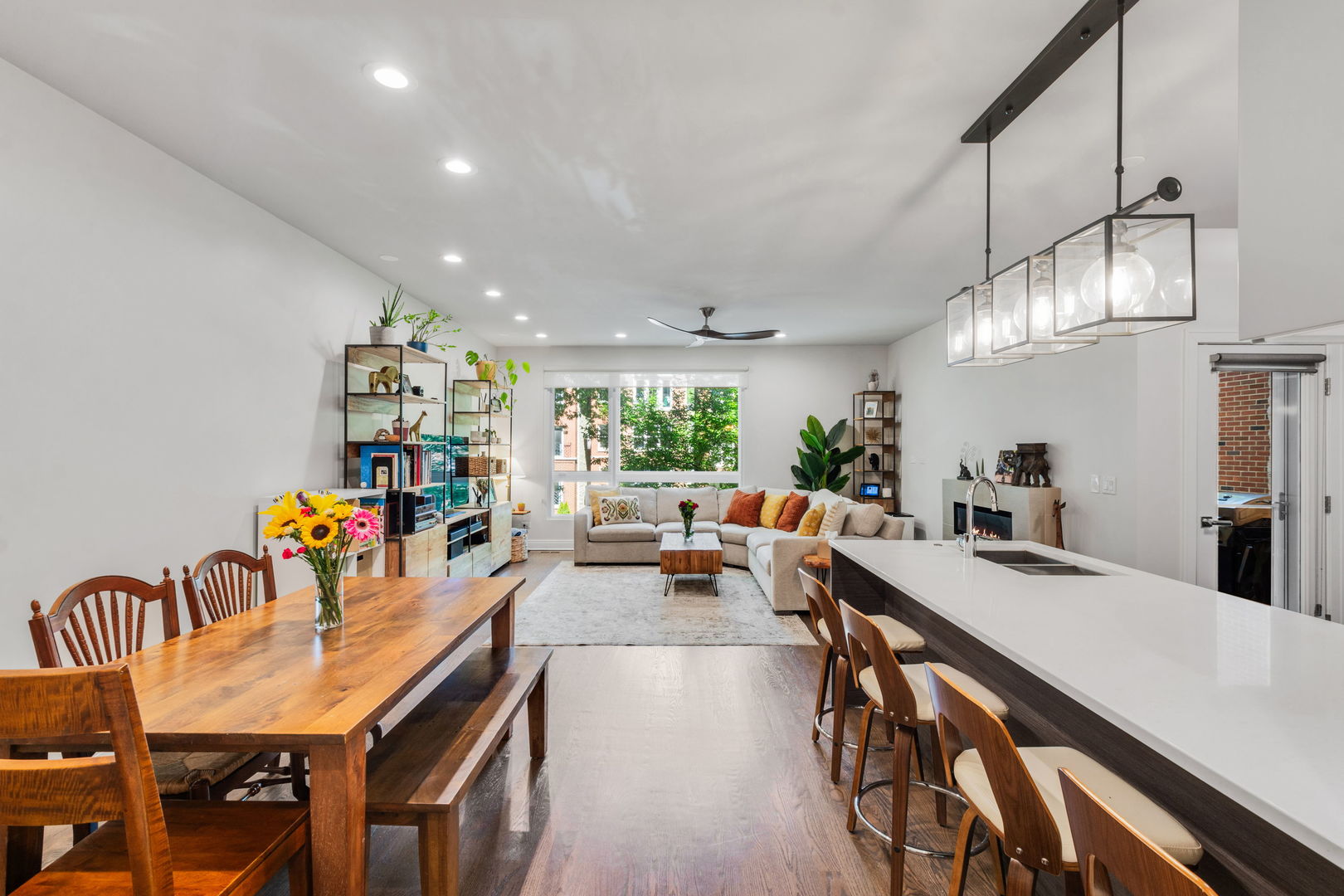 933 West George Street, Unit 2 Chicago, IL 60657 - Photo 3 of 16