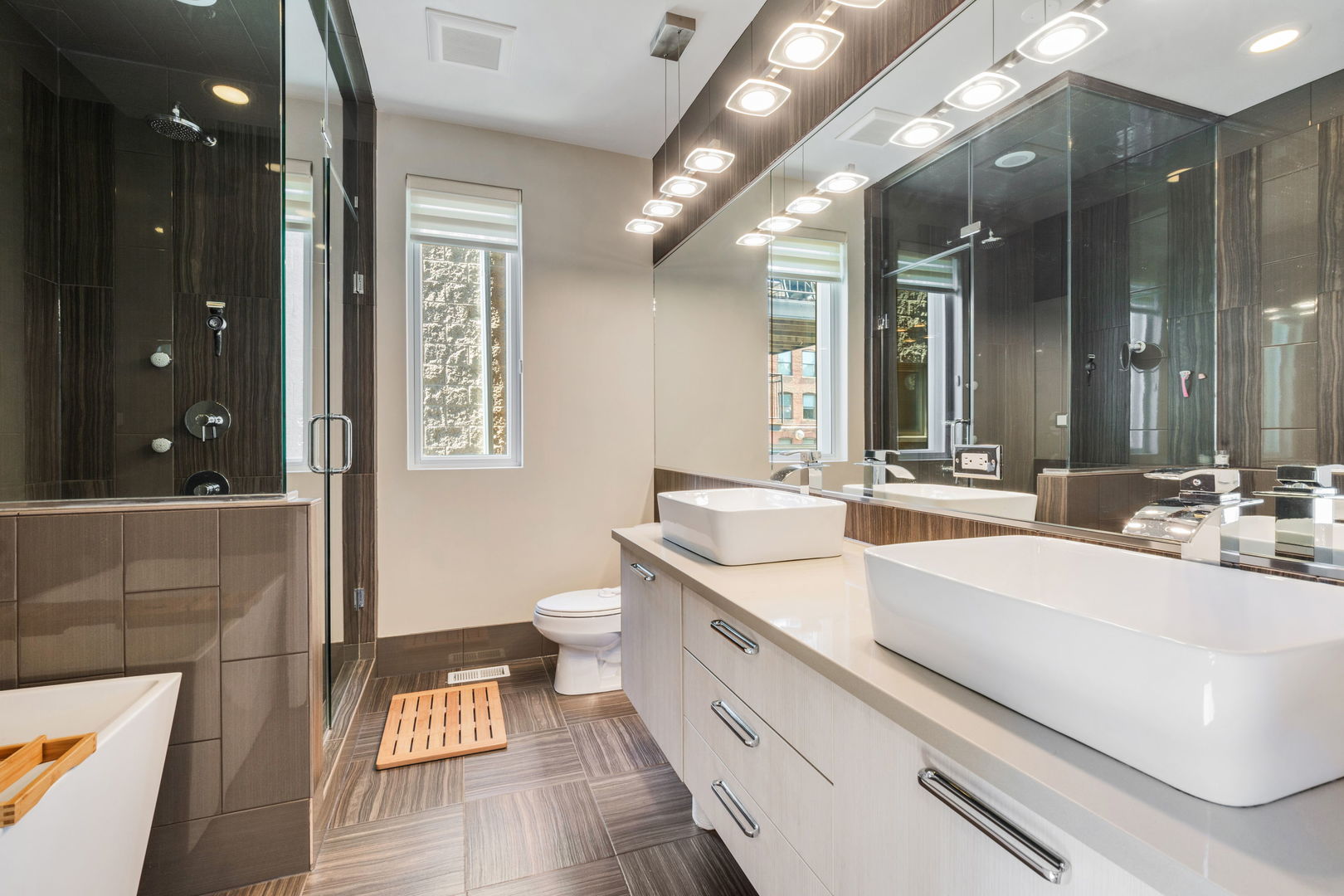 933 West George Street, Unit 2 Chicago, IL 60657 - Photo 4 of 16