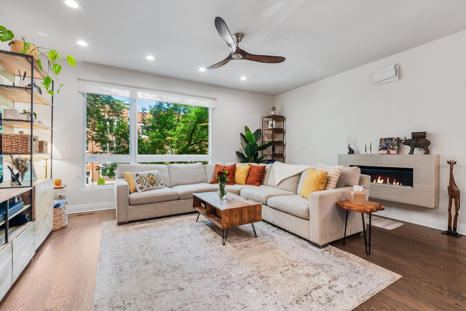 933 West George Street, Unit 2 Chicago, IL 60657 - Photo 8 of 16