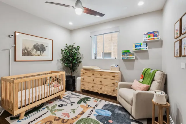 $825,000 | 933 West George Street, Unit 2, Chicago, IL 60657