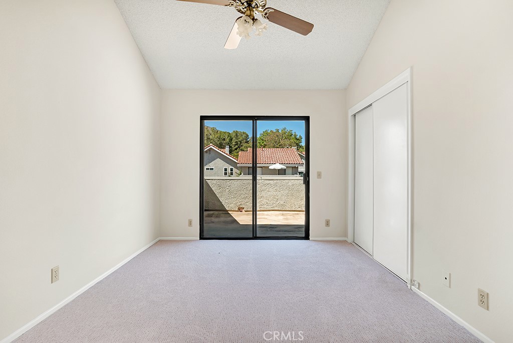 905 Thistlegate Road Oak Park, CA 91377 - Photo 18 of 34