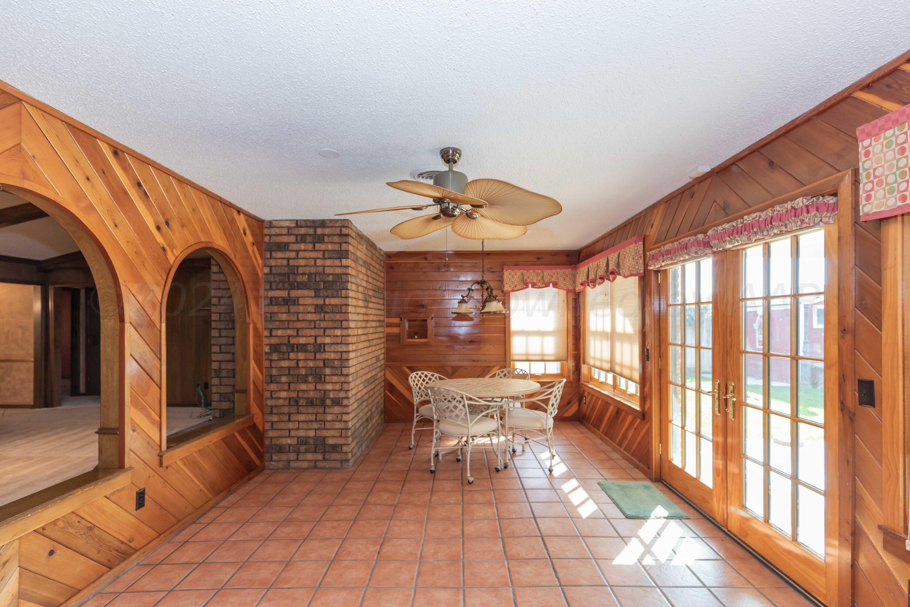 5809 Stone Drive Amarillo, TX 79109 - Photo 18 of 47 a living room with furniture and a large window
