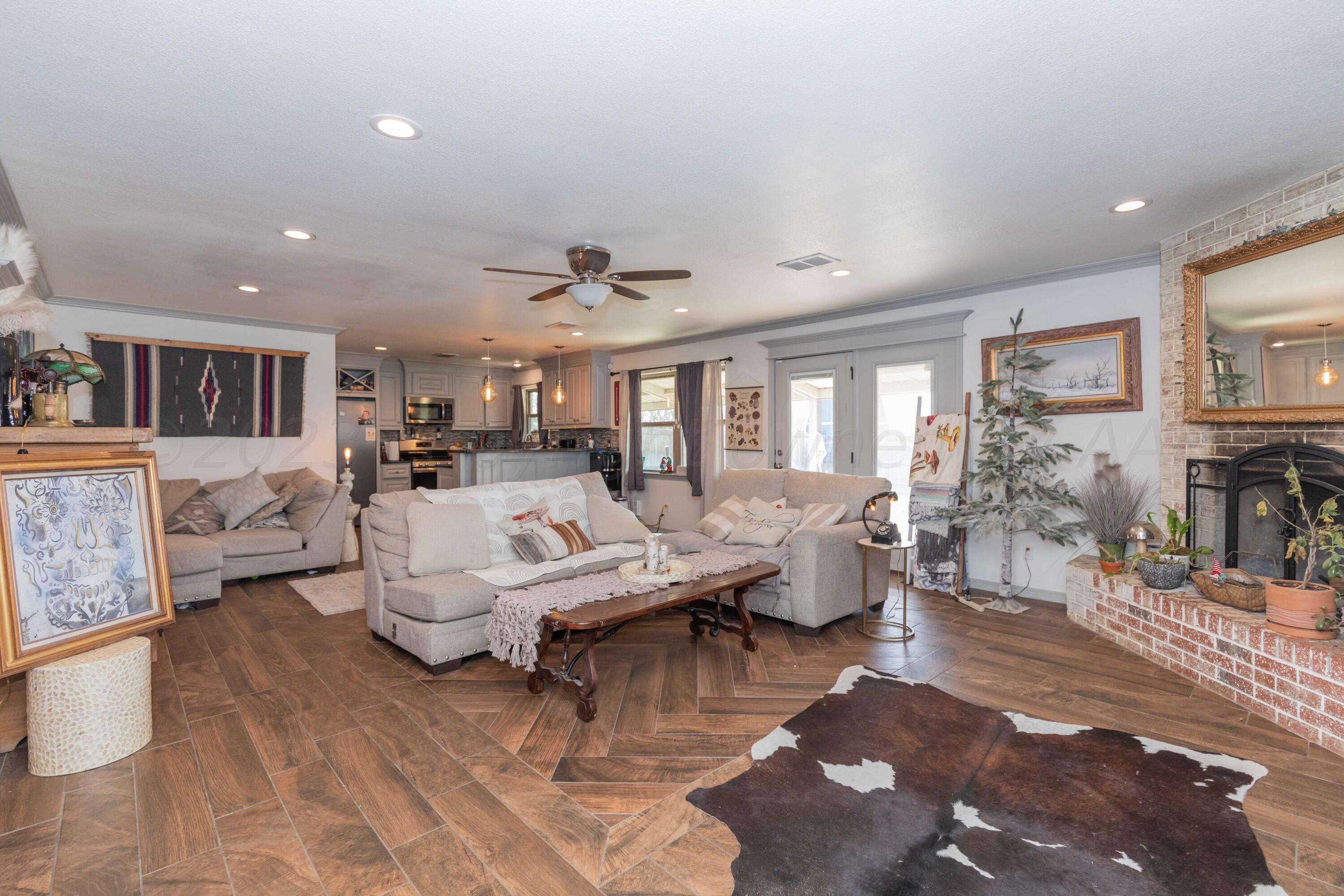 5107 Shield Drive Amarillo, TX 79110 - Photo 22 of 40 LIVING ROOM VIEW 4