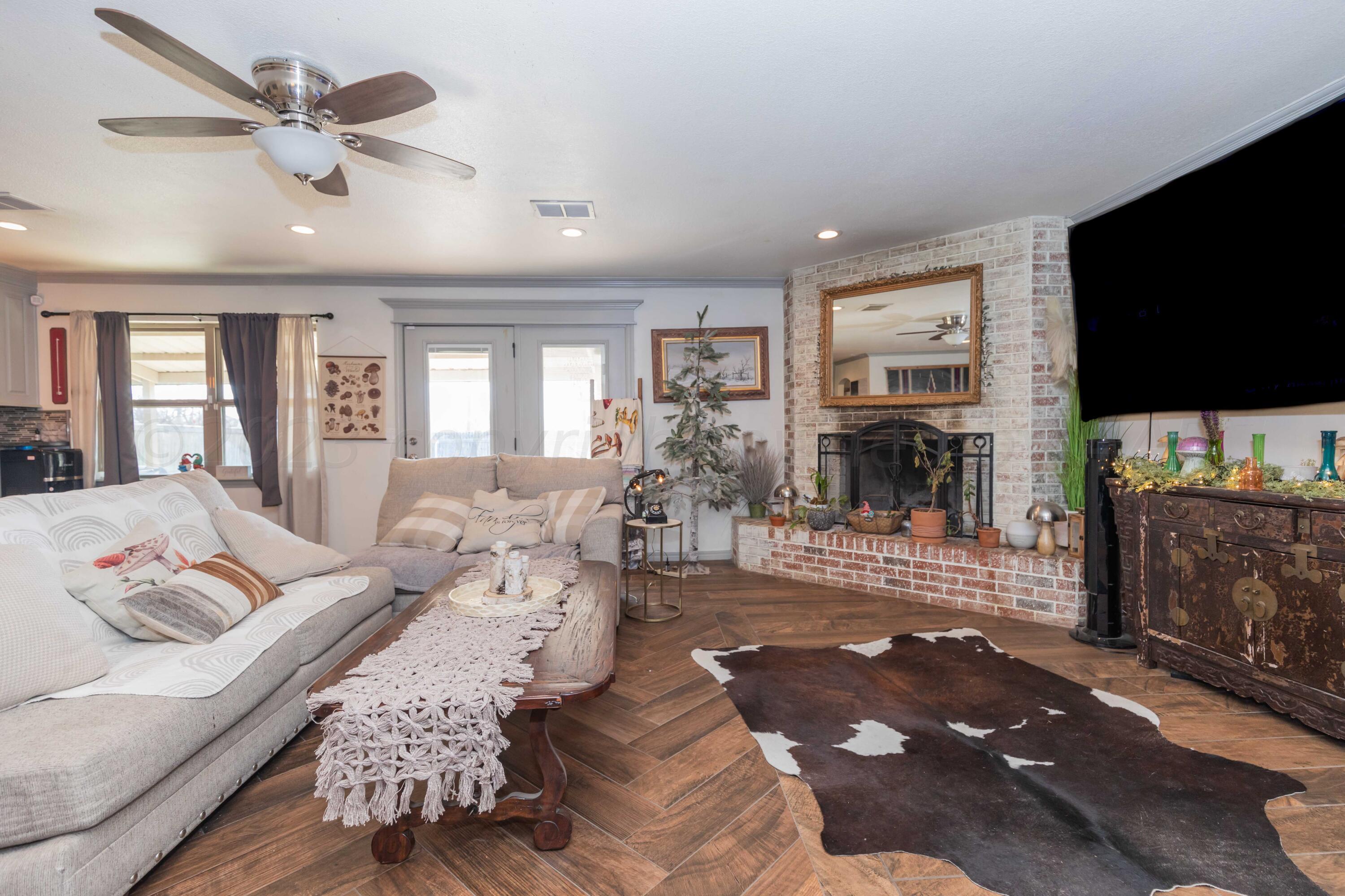 5107 Shield Drive Amarillo, TX 79110 - Photo 8 of 40 LIVING ROOM VIEW 3