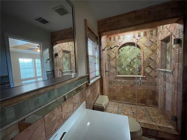 a view of an empty room with a ceiling fan