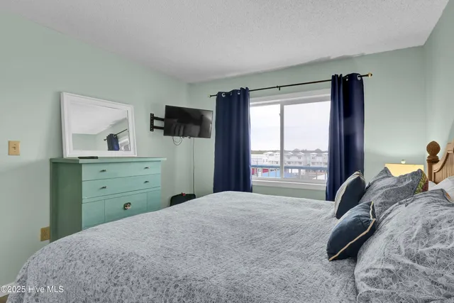 $2,000 | 901 South Lake Park Boulevard, Unit 304, Carolina Beach, NC 28428