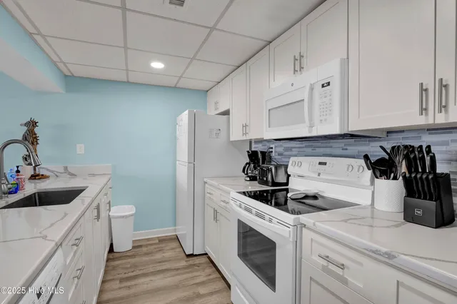 $2,000 | 901 South Lake Park Boulevard, Unit 304, Carolina Beach, NC 28428