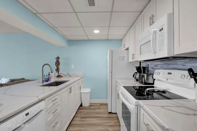 $2,000 | 901 South Lake Park Boulevard, Unit 304, Carolina Beach, NC 28428