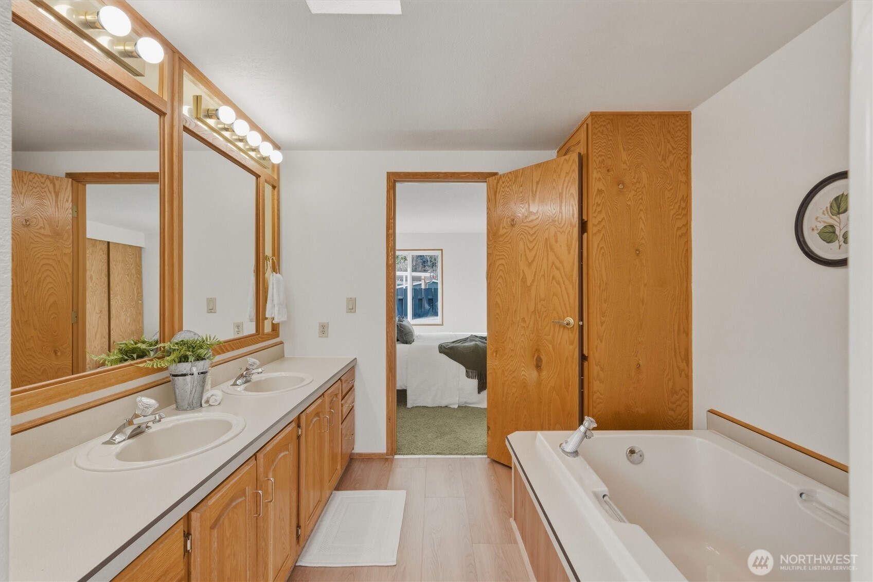 2015 24th Street, Unit 94 Bellingham, WA 98225 - Photo 22 of 40 a bathroom with a tub a sink and a large mirror