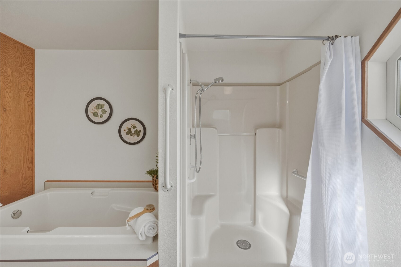 2015 24th Street, Unit 94 Bellingham, WA 98225 - Photo 23 of 40 a bathroom with a shower